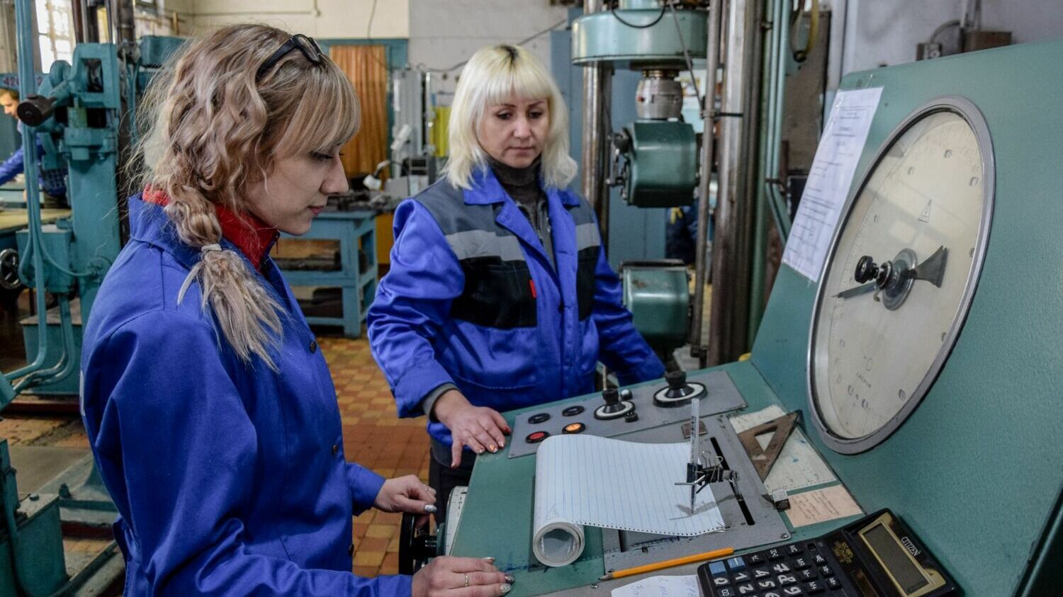 В Волгоградской области самые высокие зарплаты в химической промышленности.