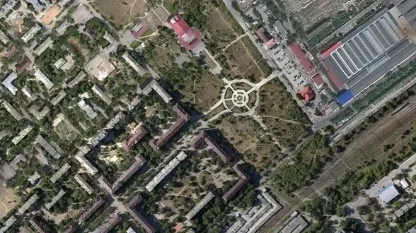 Вид на Канатный сквер в Красноармейском районе на карте и со спутника