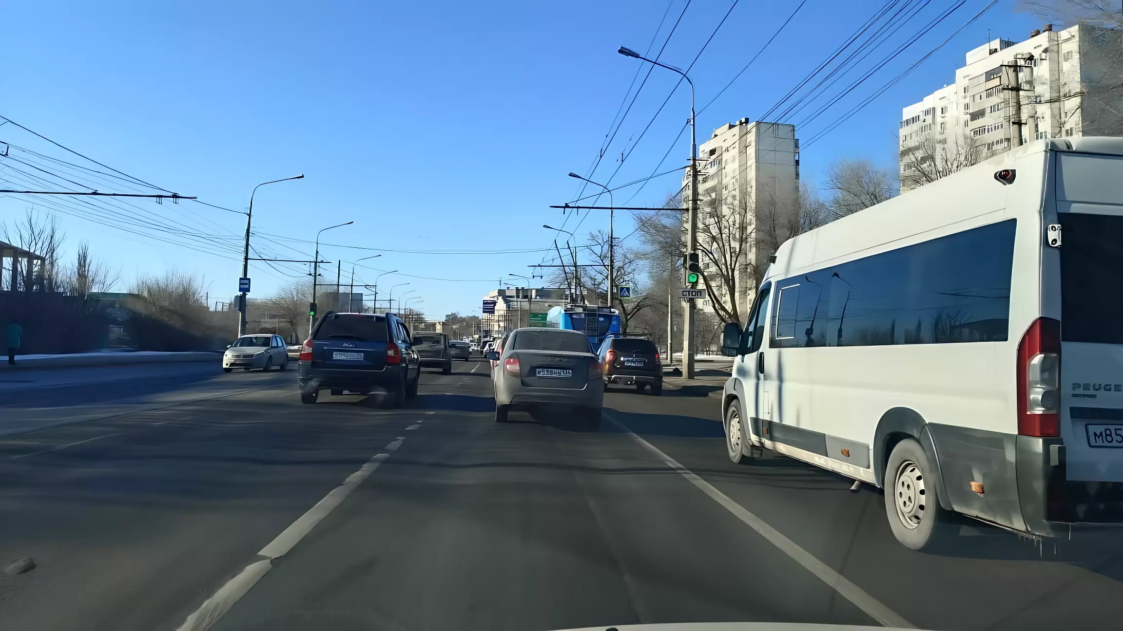 Почему образовалась пробка на дамбе в Тракторозаводском районе Волгограда 12 марта