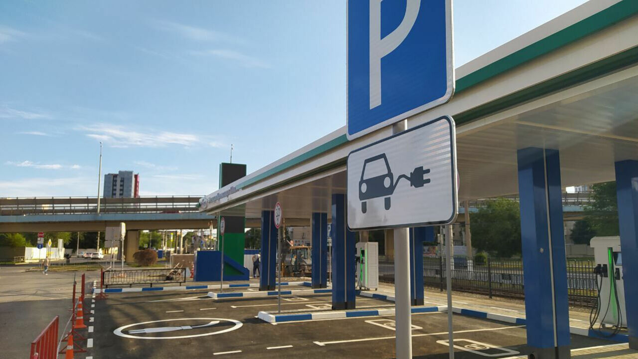 В Волгограде к поставкам зарядок для электромобилей предъявляли «избыточные» требования.