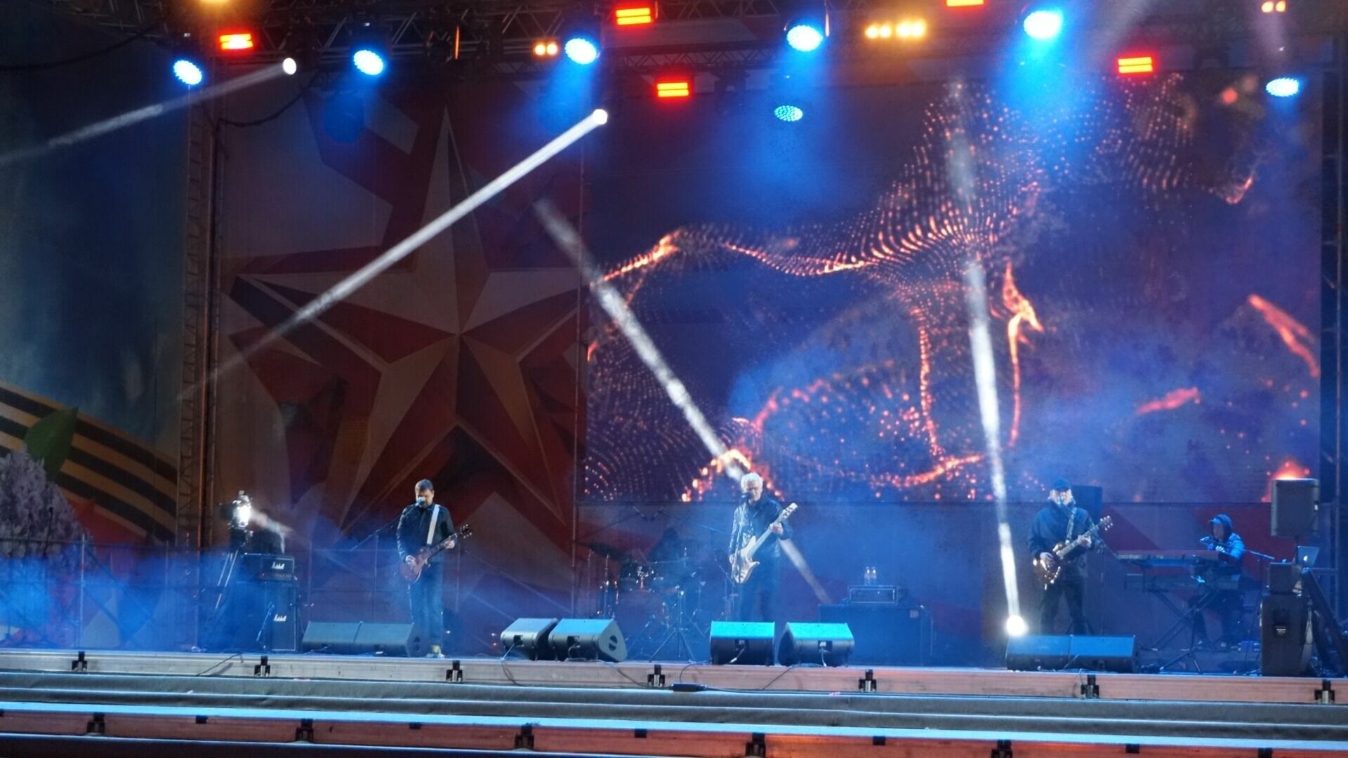 Александр Маршал выступил на концерте в Волгограде в честь Дня Победы