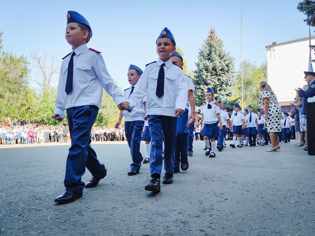 Школьные линейки в Волгограде прошли в традиционном формате