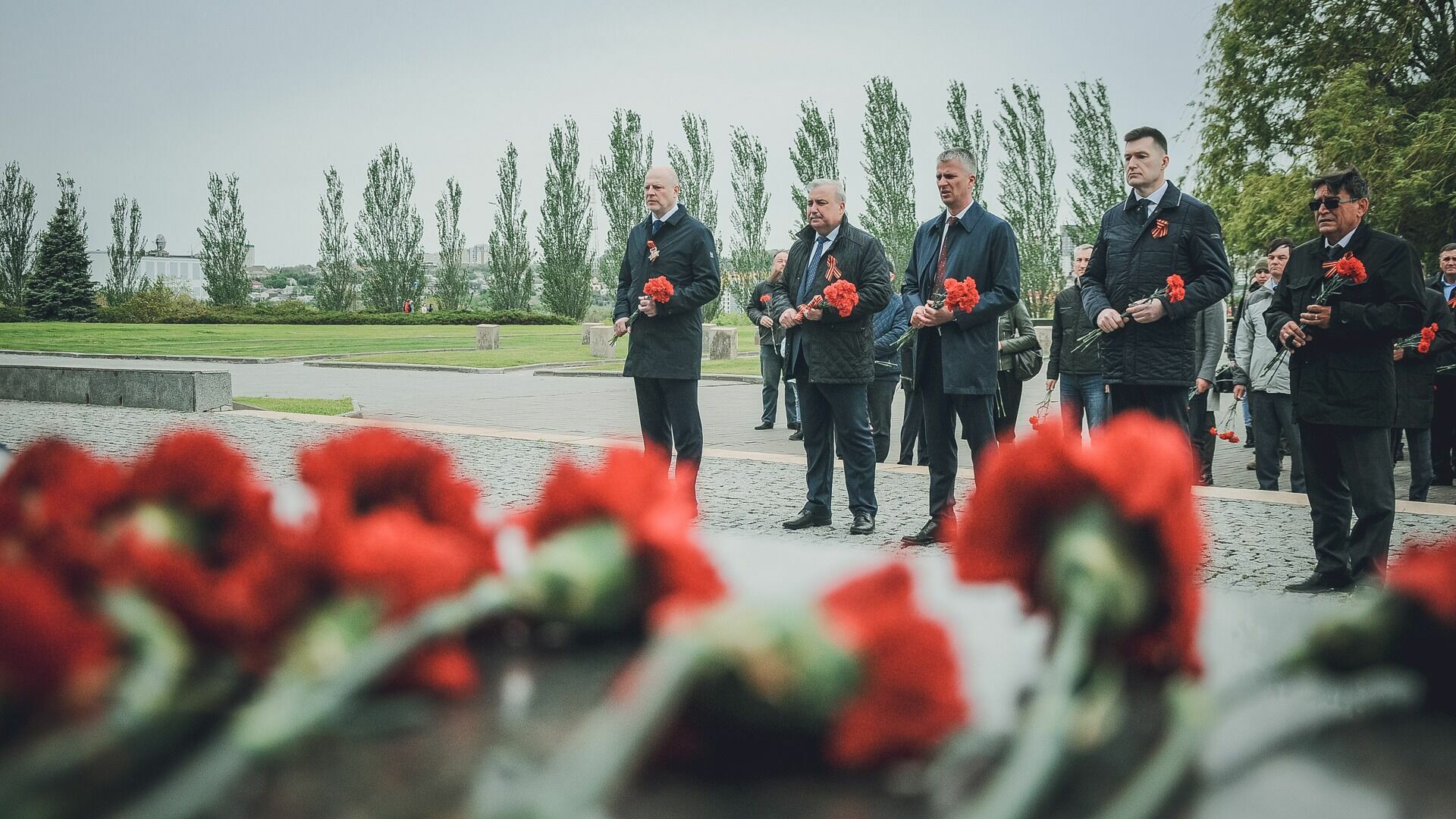 Волгоградские нефтяники почтили память павших воинов в преддверии Дня Победы