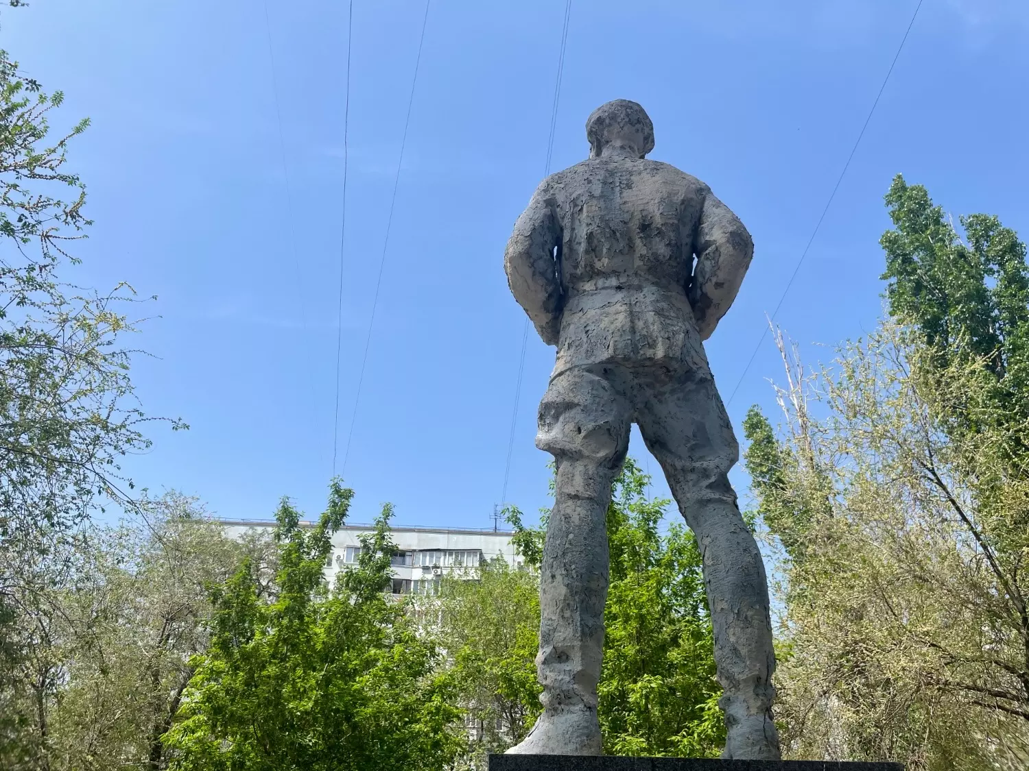 Памятник Куйбышеву разрушается в Волгограде
