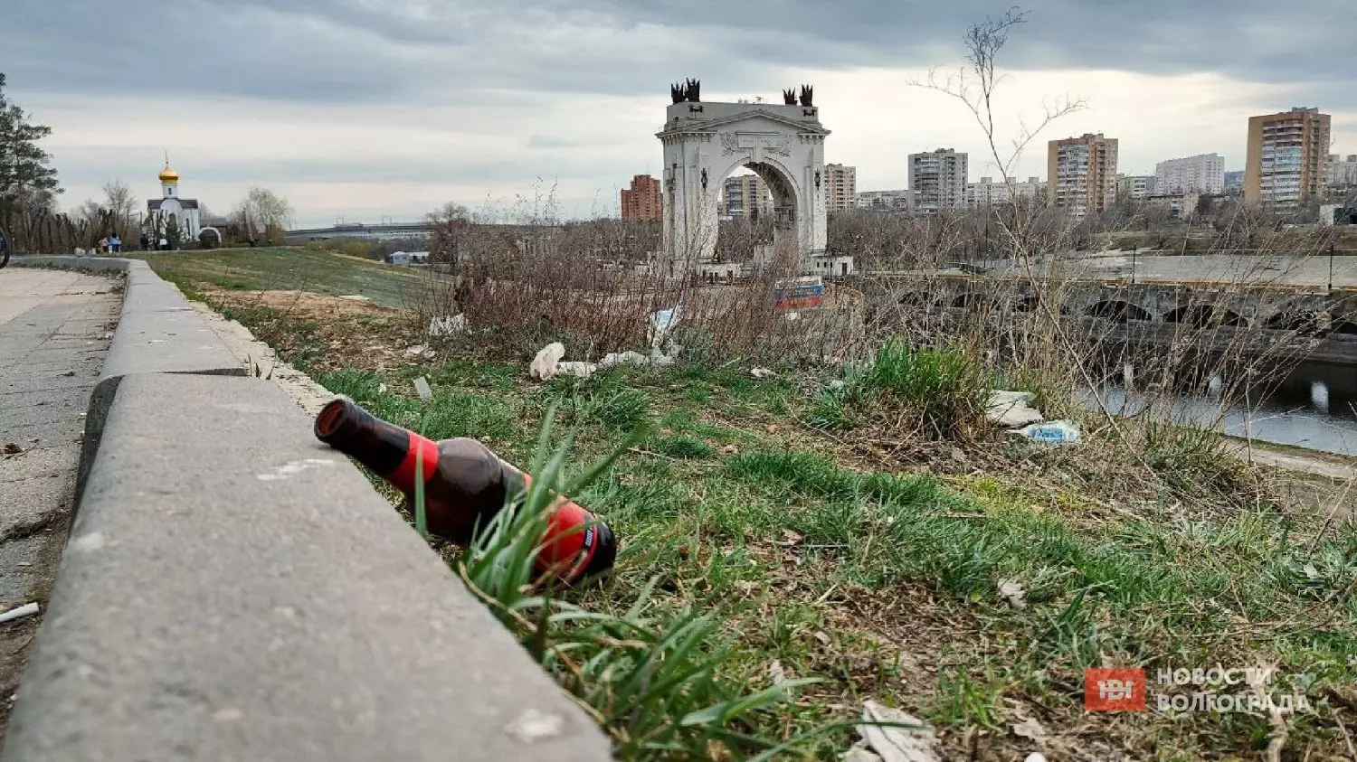 Туристы жалуются на обилие мусора в Волгограде