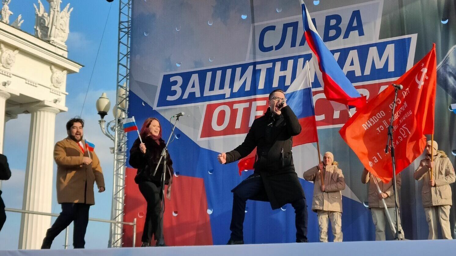 Песни, флаги и контракт: чем запомнился февральский митинг в Волгограде